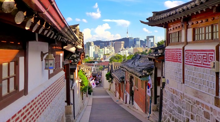 Tản bộ qua làng Bukchon Hanok